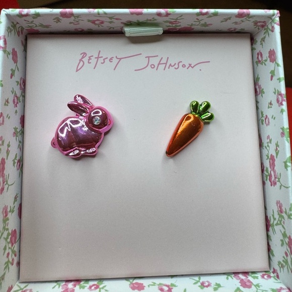 Betsey Johnson Easter Mismatched Earrings. Bunny and Carrot. - Picture 1 of 3